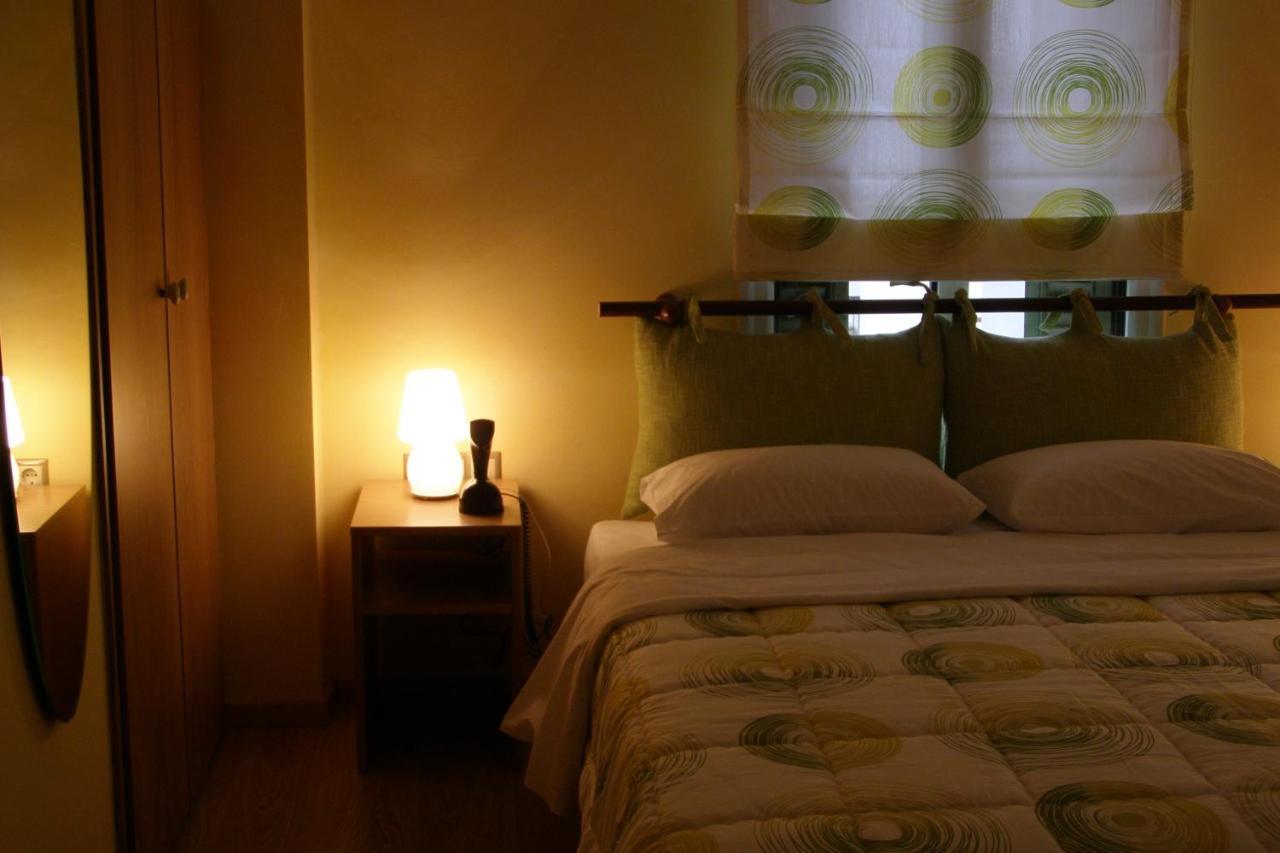 Room "Honeybee" In A Neoclassical House Kastoria Ngoại thất bức ảnh