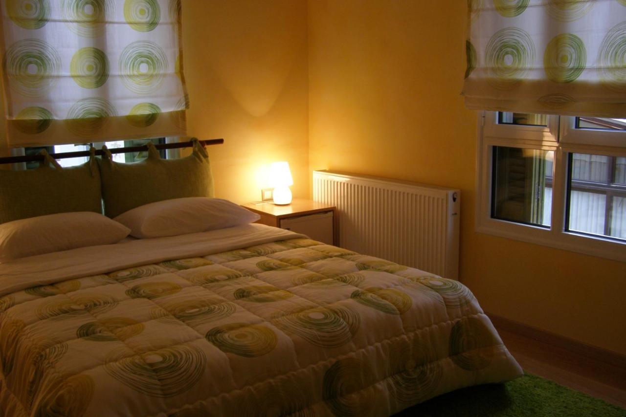 Room "Honeybee" In A Neoclassical House Kastoria Ngoại thất bức ảnh