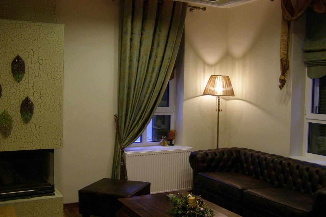 Room "Honeybee" In A Neoclassical House Kastoria Ngoại thất bức ảnh